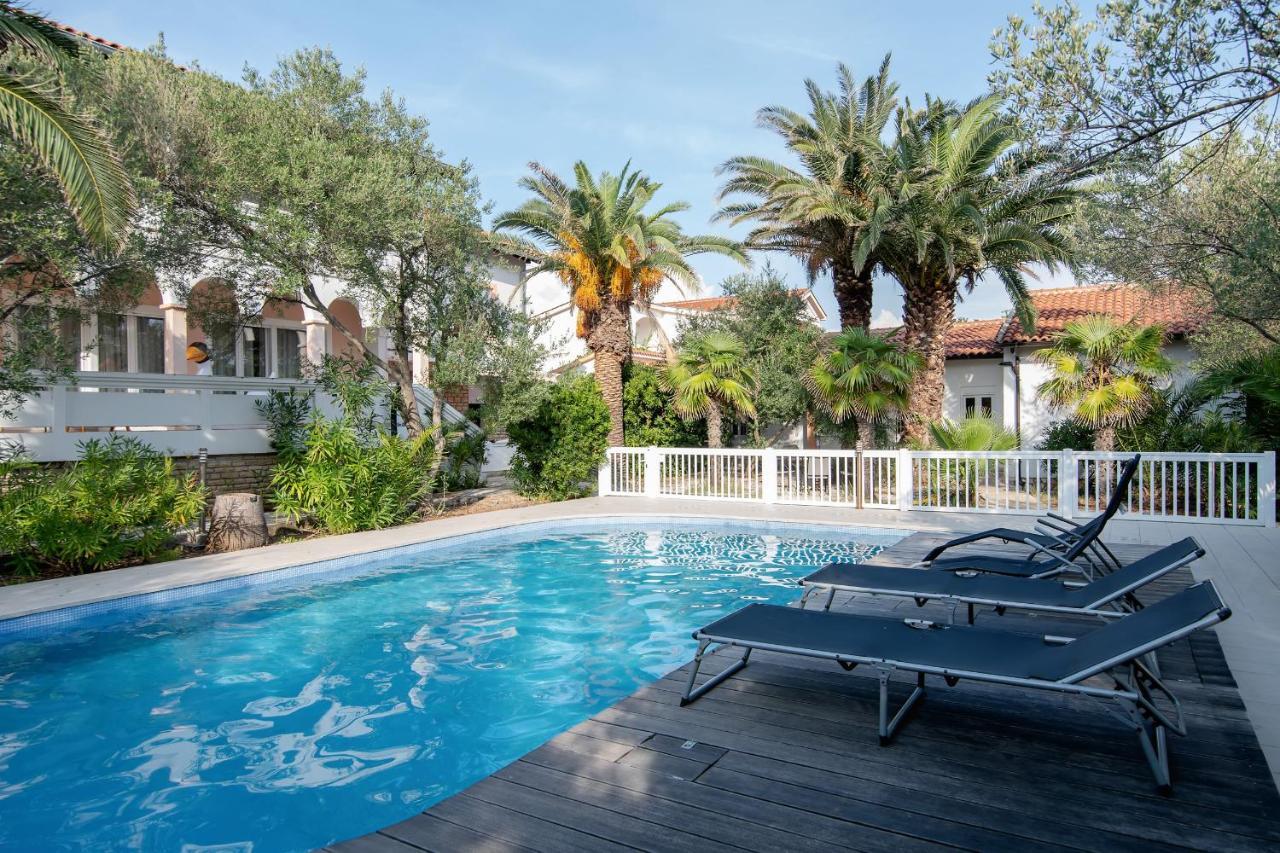 Beach Boy & Pool Girl Apartments Vir Exterior foto