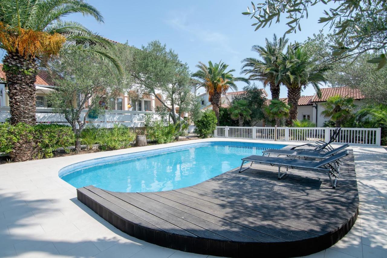 Beach Boy & Pool Girl Apartments Vir Exterior foto