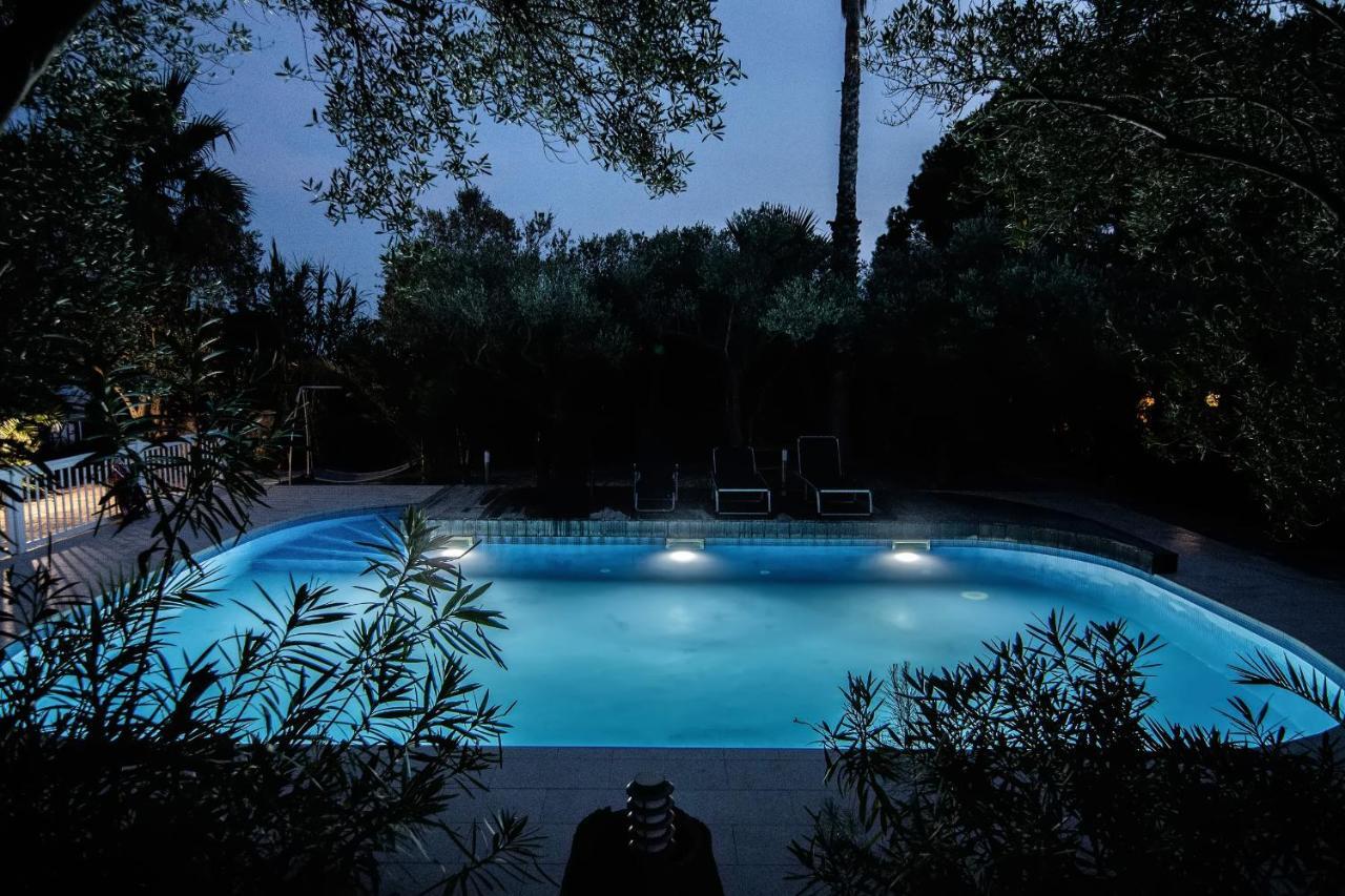 Beach Boy & Pool Girl Apartments Vir Exterior foto